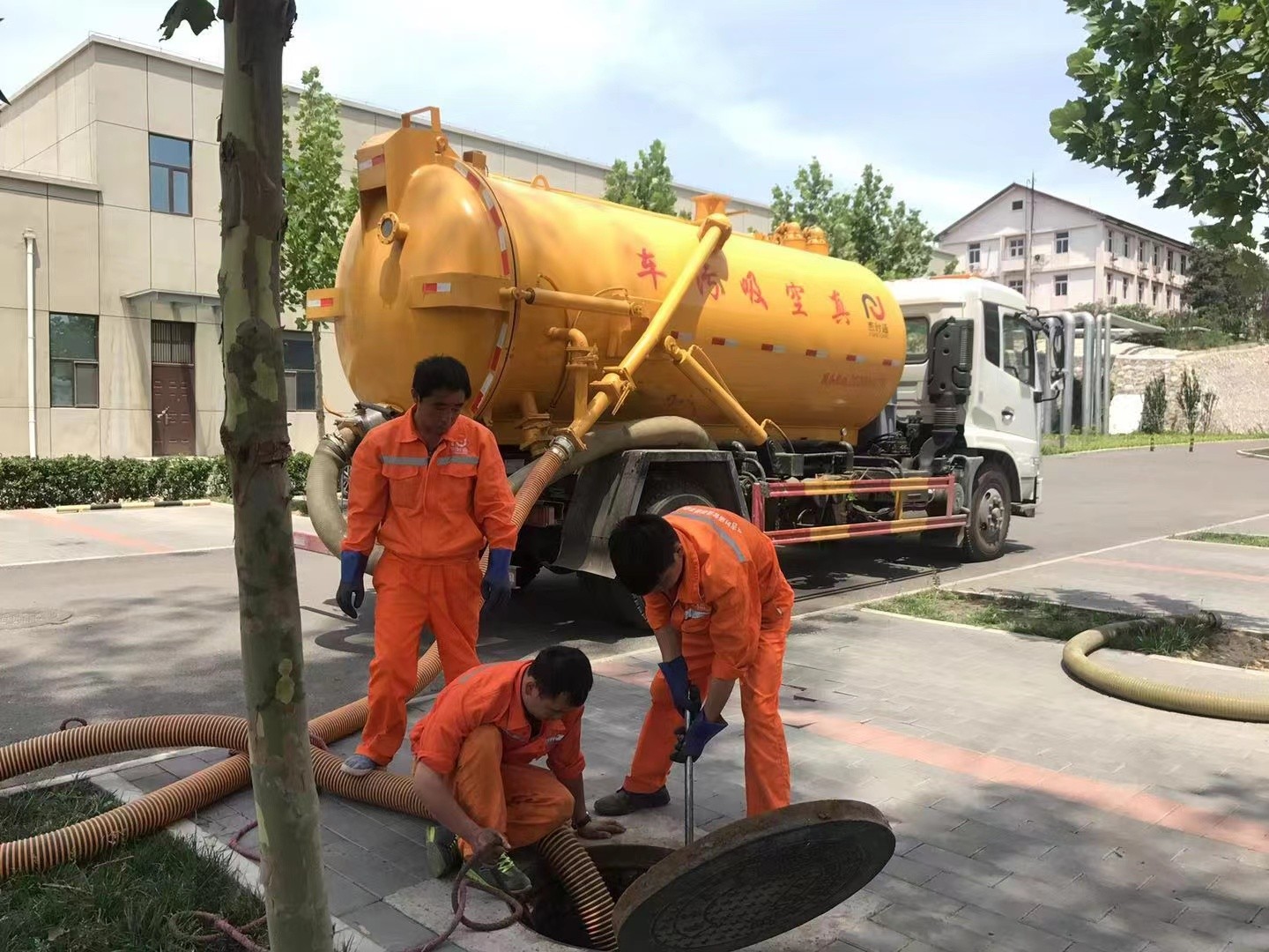 鲁山化粪池清理与5-8吨吸粪车施工效率分析